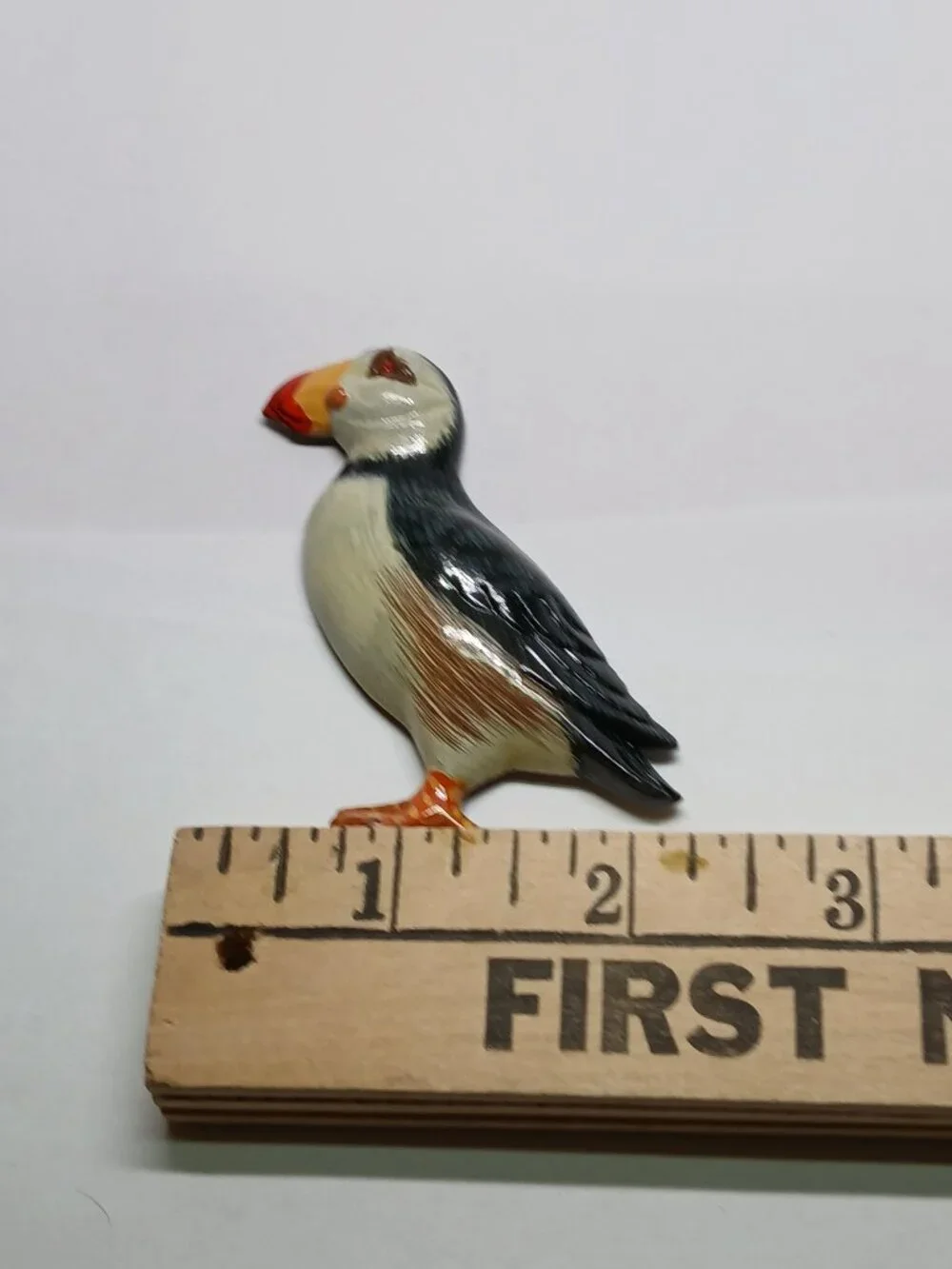 Vintage hand-painted Resin Puffin refrigerator magnet Made in CHINA
